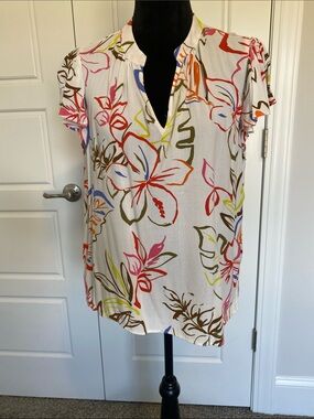 CeCe White V-Neck Short Sleeve Floral Print Top